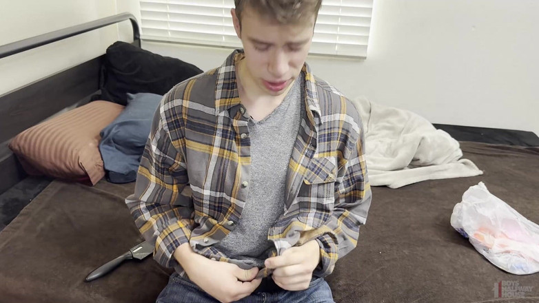 Boys half-way house: बूढ़े डैडी के लिए बिना कंडोम के फटाफ़ट इलाज देखने का बिंदु