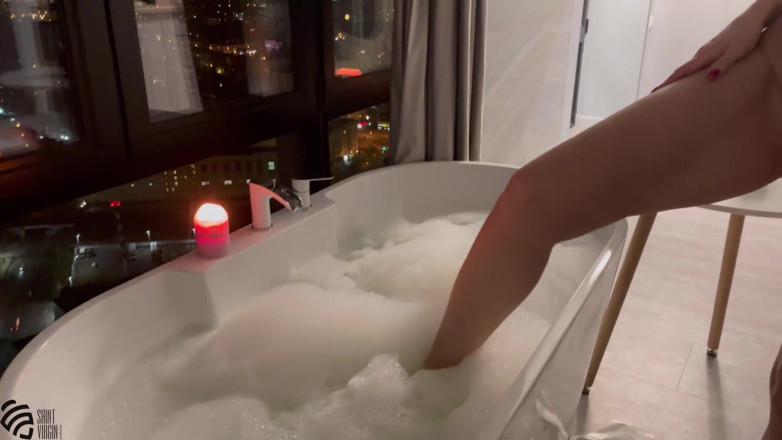 LizaVirgin: Seksi kızla banyoda en iyi akşam