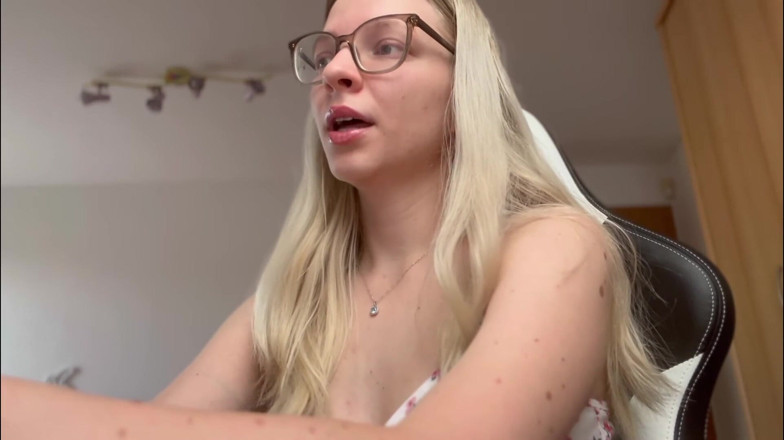 Goddess_Bella_Rae: Jsi neschopný paroháč Asmr Roleplay