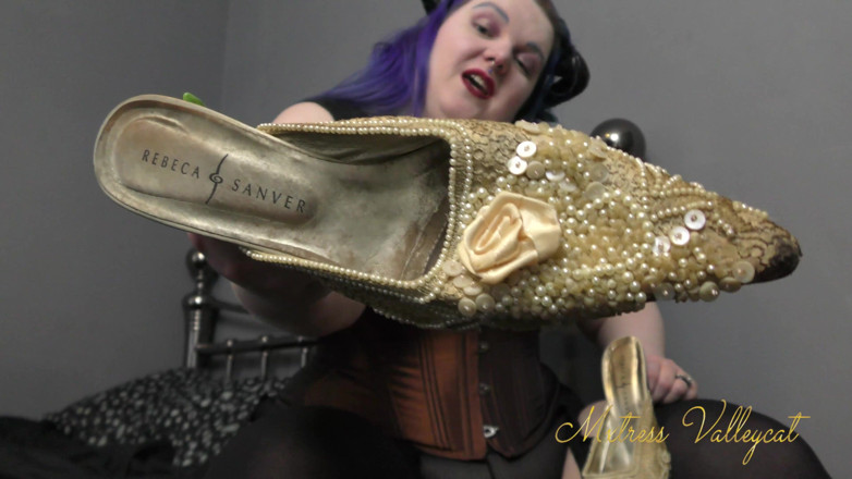 Mxtress Valleycat: Worship my wedding shoes