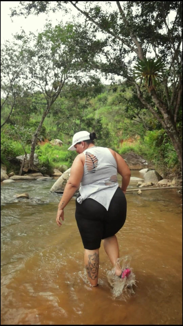 Lexly_16: Tìm kiếm nơi để đụ trong sông