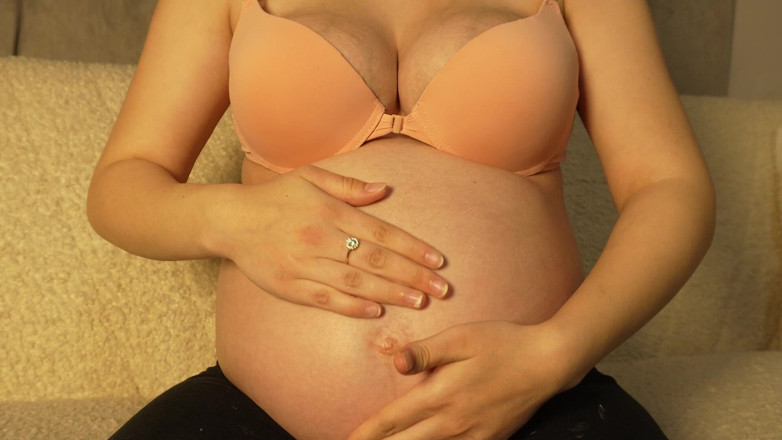 AmayaMori: Te mostraré mi gran barriga de embarazada desde diferentes posiciones