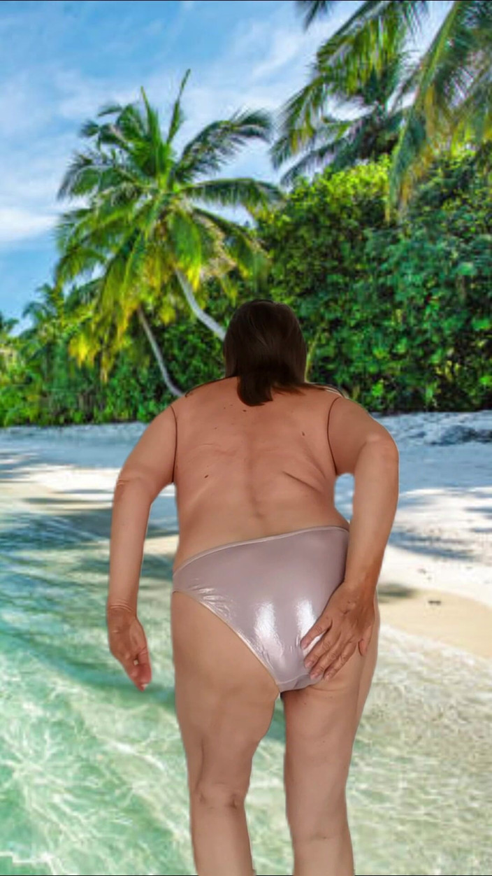 MariaOld: Nonna tettona si diverte in bikini