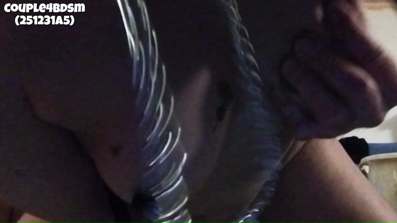 Couple4bdsm: Knullad doggy stil med bröstvårtklämmor framifrån 