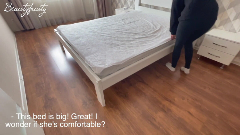 BeautyFruity: Sexy realtor girl let her client try out the bed...