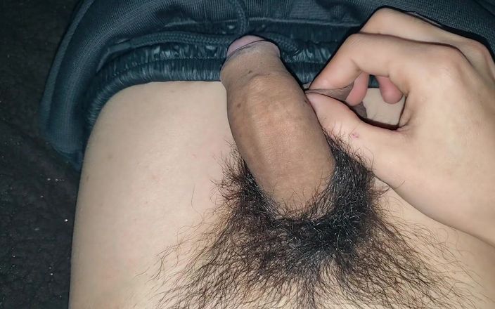 Officialztwink: 19 yaşındaki yatakta penisle oynuyor