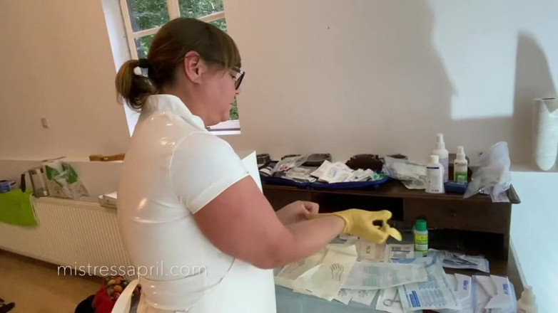 Mistress April: Stăpâna dominatoare April - cusut clinic de pulă