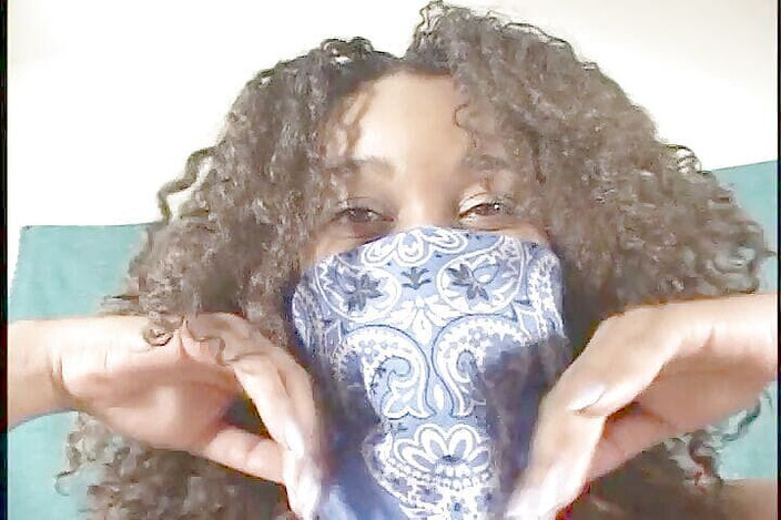 Perv Milfs n Teens: Gros seins et petit cul ma bite déborde presque de...