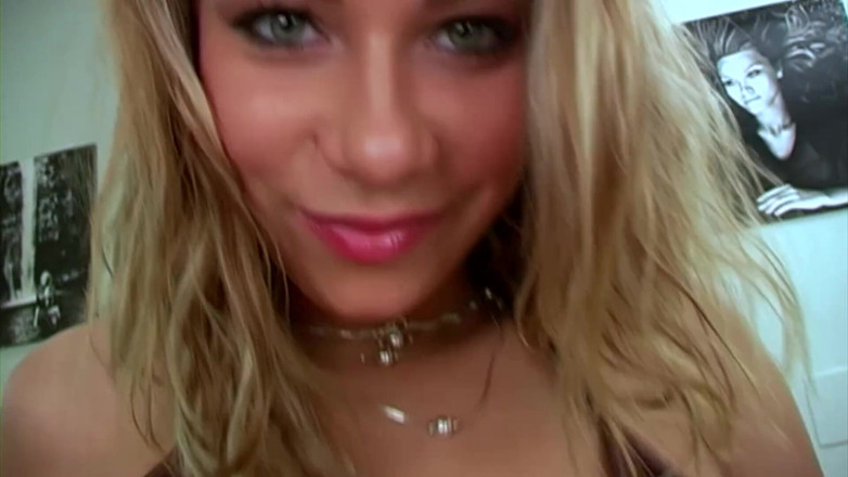 Toy Sluts: Fantastic babe in high heels is pleasing herself