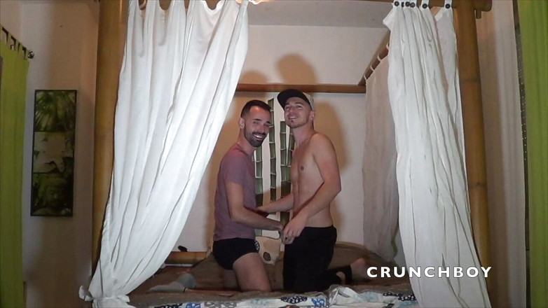 BAREBACK PARTY AT BOYBERRY CRUISING: Video s Jamesem ošukaný surový b yhis 2 přátelé