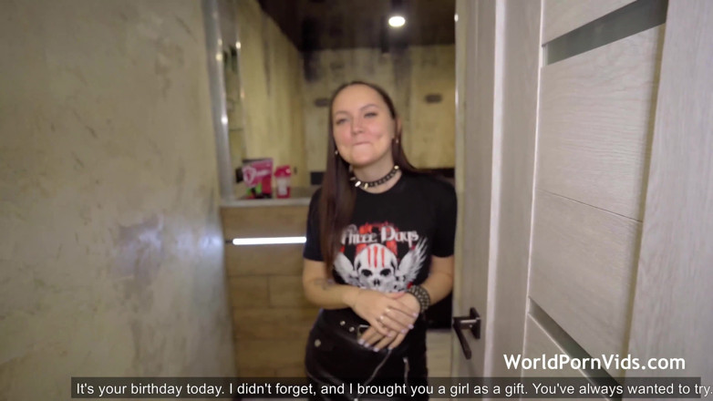 Selected worldwide porn: Threesome with a Girl as a Birthday Gift