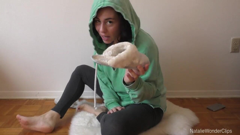 Natalie Wonder: Stinky feet love