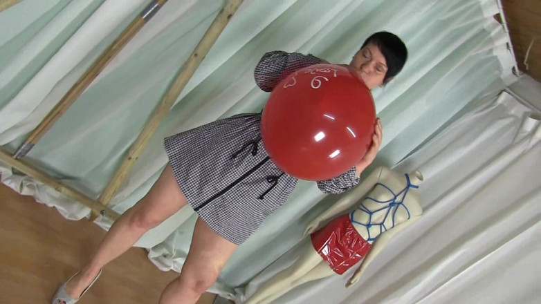 Yvette xtreme: Balloon popping
