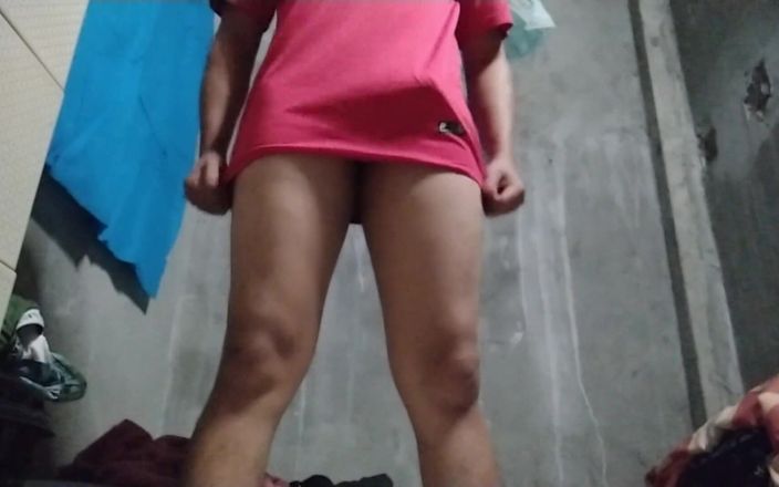 Viral boys: 若い男は自分の部屋で自分自身にフェラチオを与えます