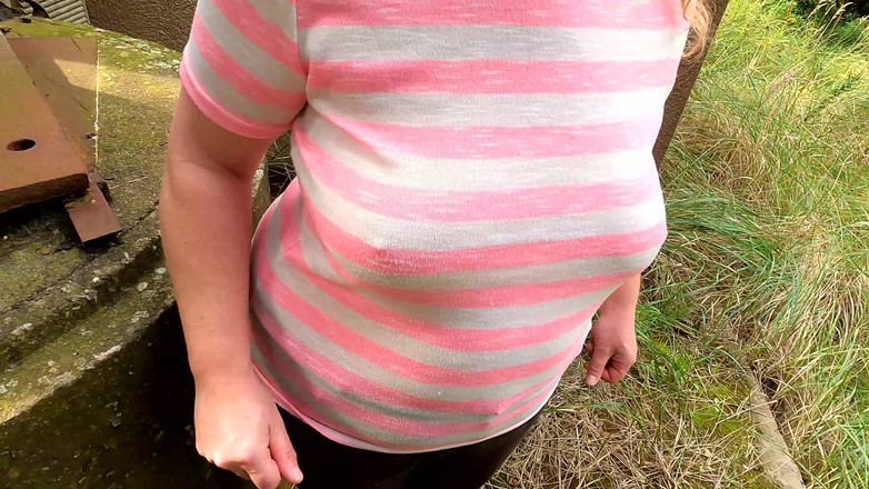 Bouncy Tits Action: Menampar toketnya dari samping pabrik