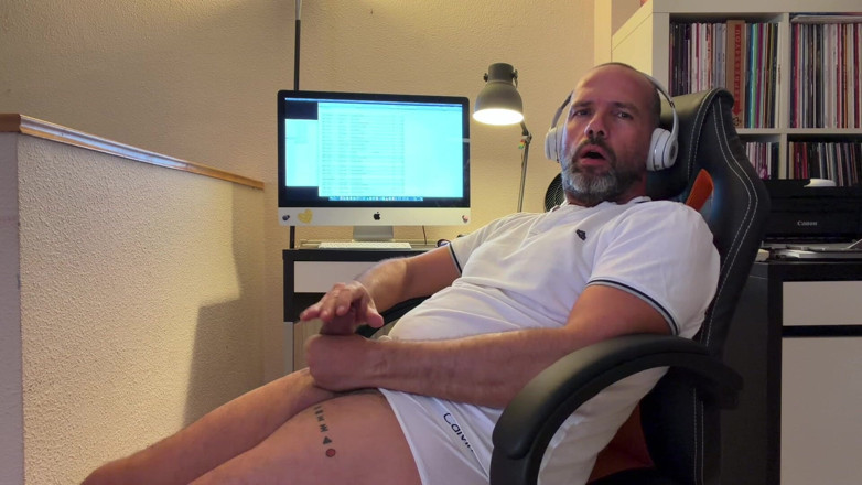 Vicus x: Jerking off at Work