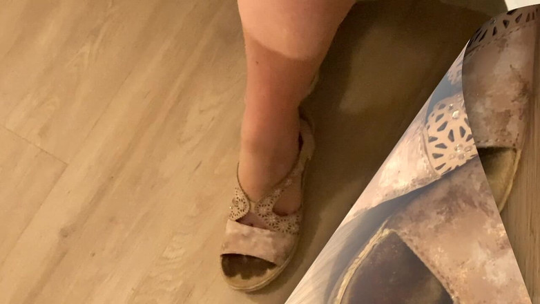 Mr MF: Bayan olgun ayaklar lbd ve çok kokmuş ayakkabılar