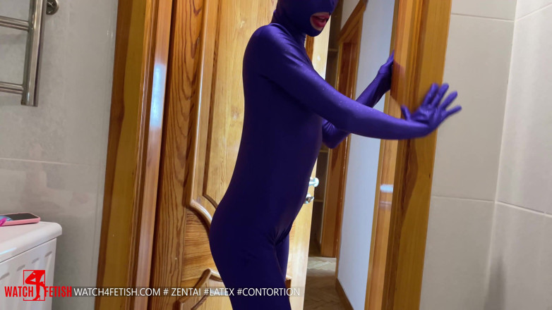 Gymrotic: Flexible acrobatic with dildo fun