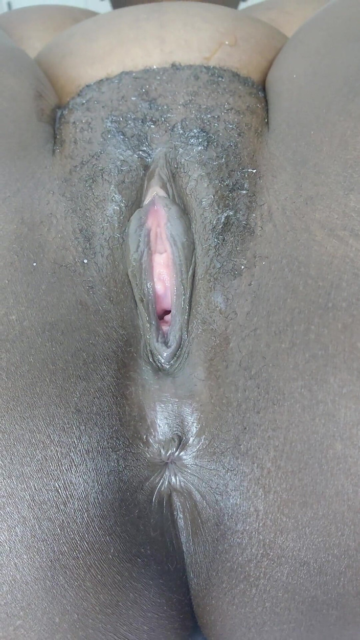 Nasty_hotbabe: Awek miang bermain pepek yang sangat dekat dengan faraj besar...