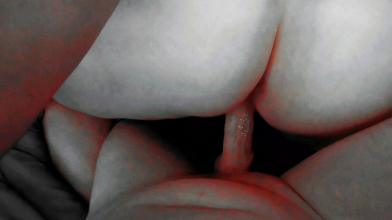 Deep Throat MYLF: 胖美女 大屁股 狗式