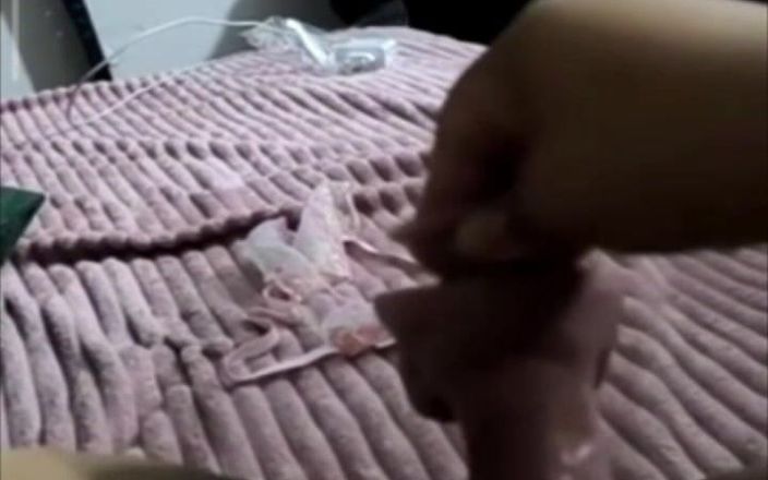 ChickenNDBeard: Puta con juguete nuevo disfrutando de rico 2