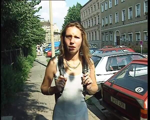 YOUR FIRST PORN: Poloneza Nicole abordată pe străzile germane