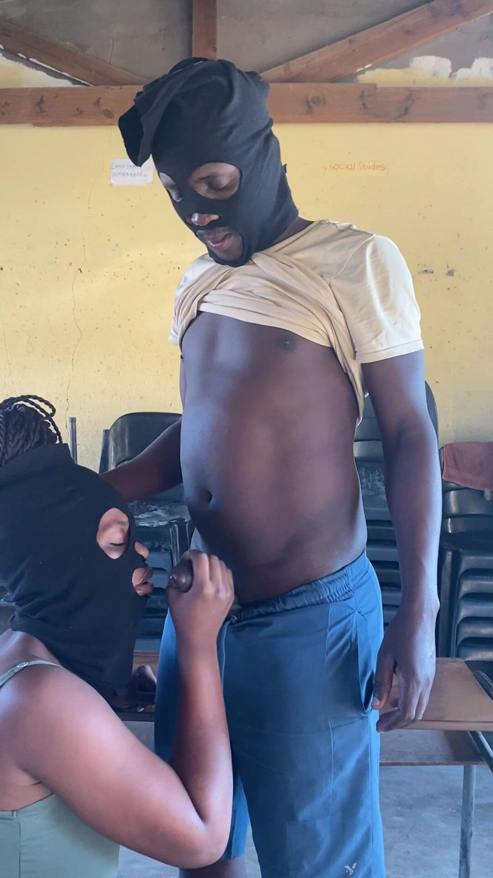 umswati: 公共の建物で妻と