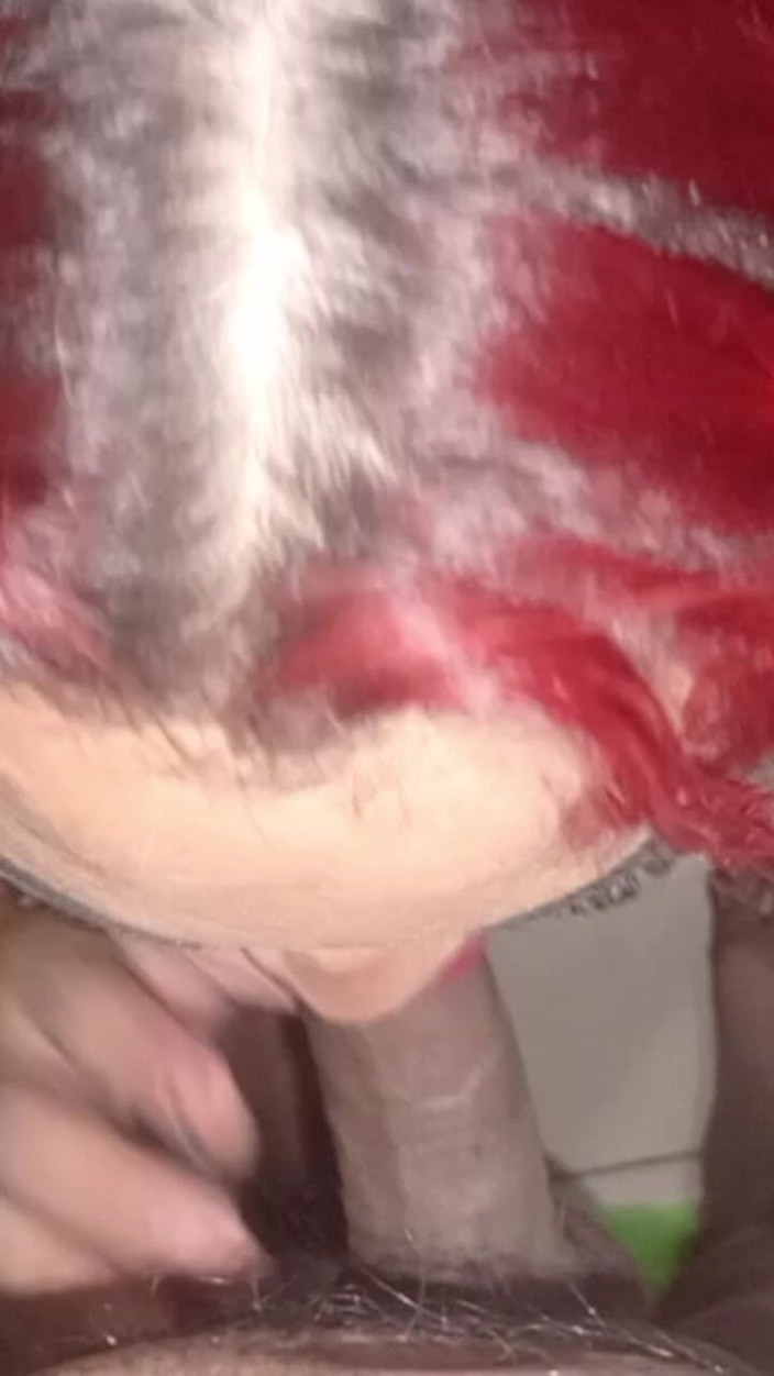 Ladyboy69: POV avsugning från en vacker 20-årig transkvinna