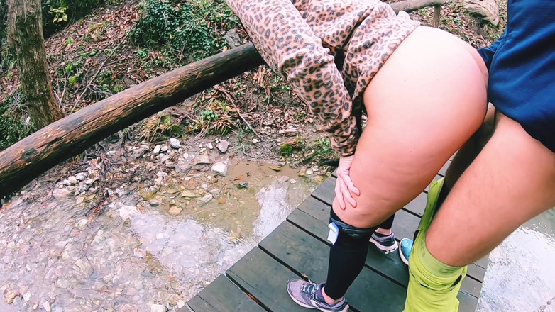 Sportynaked: Scopata all'aperto sul fiume