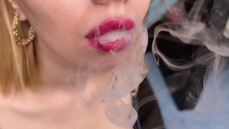 Eva Deva: Fétiche de fumer. Je fume, tu aimes ça