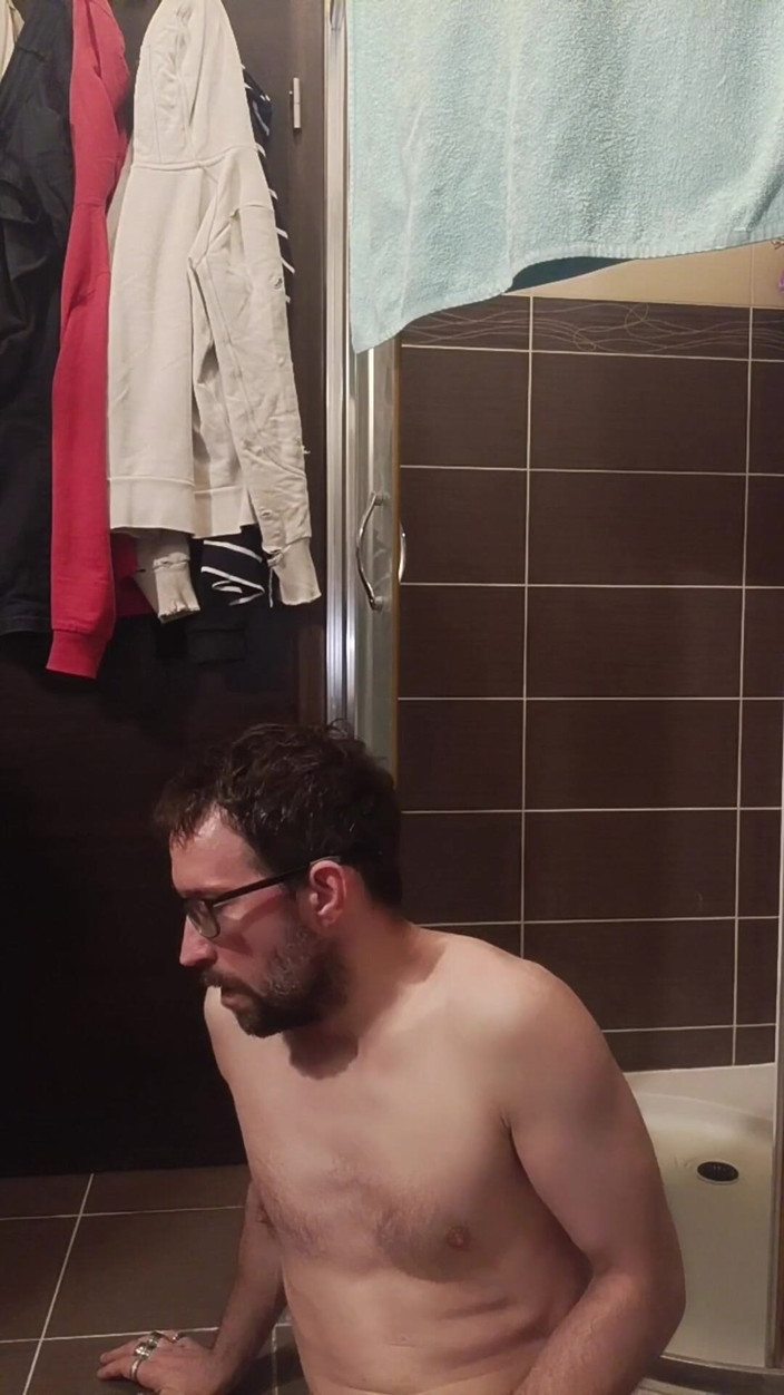 kickerscooter: Jerking off a Cock in the Shower