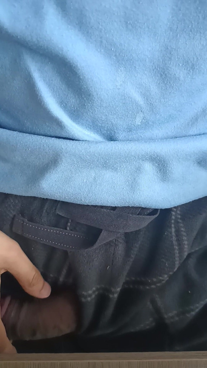 Un Loquito Mas: Mi Amigo Se Asoma a Saludar En Pijama