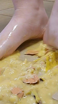Smashing Your Cock and Balls, Food Squishing