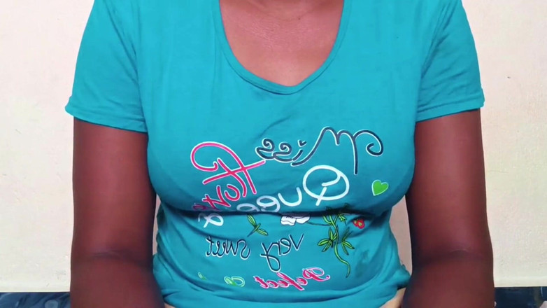 Ammukutty88: Ammu zeigt möpse mit Ölmassage