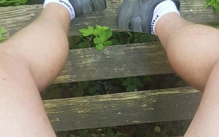 Skittle uk: Big Cumshot on My Bare Legs in the Woods