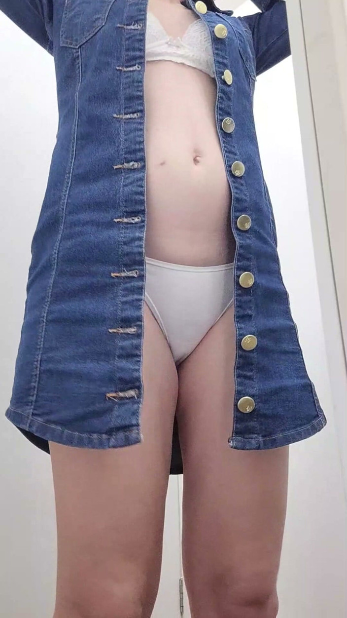 isabellacayenne: Öffentliche umkleidekabine-masturbation - freche MILf beim kleiderprobieren erwischt!