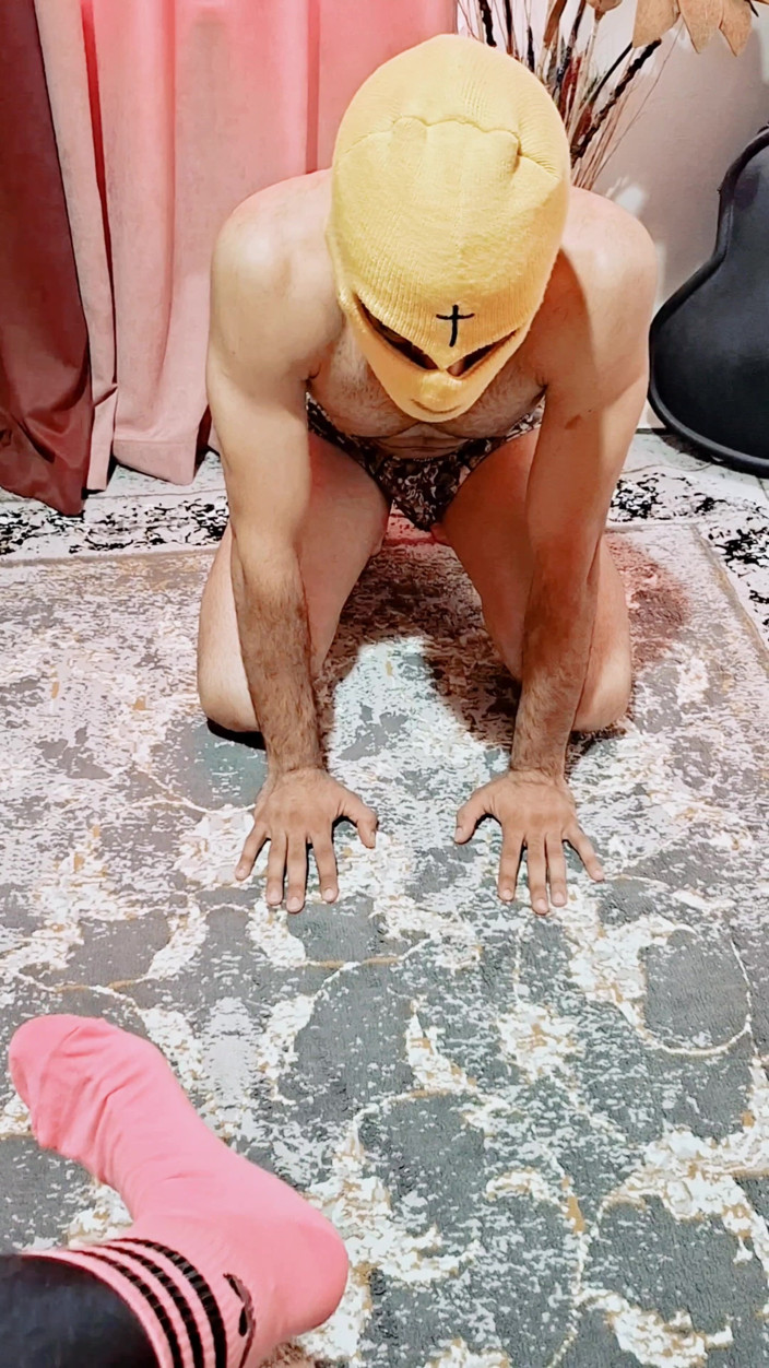 Miss lilith: गुलाम को मेरे गंदे मोज़े की पूजा करने के लिए प्रशिक्षित किया गया और पैर पर चरम वर्चस्व