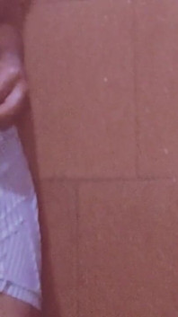 Đồ lót ướt át