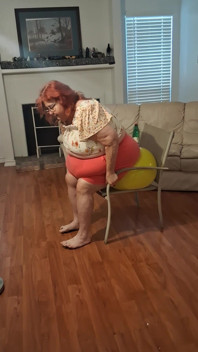 Blooper Big Beauty Nurse Vicki Try's to Pop Balloon with Ass but It Doesnt Work!