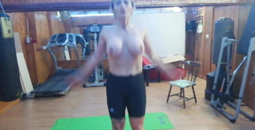 Mary Rider Pornstar: Порно фітнес частина 3: стрибання цицьок