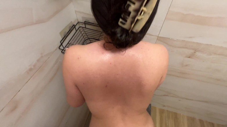 Couple Of Pleasure: Tvrdý sex ve sprše