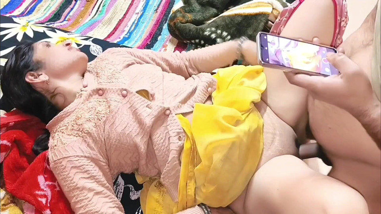 Janvibhabhii: Indická manželka má romantiku a má sex s šéfem jejího manžela...