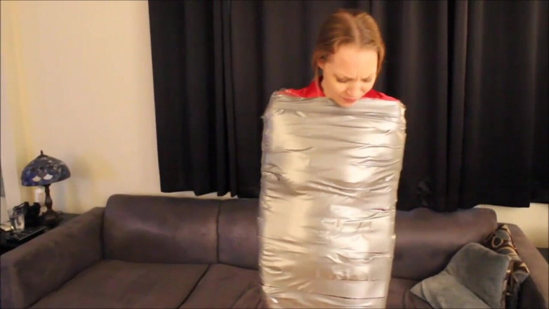 Selfgags classic: Gift wrapped birthday girl