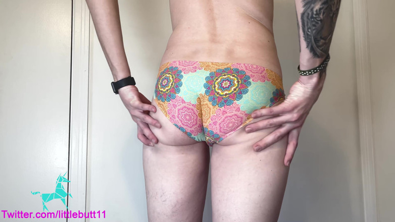 Little Butt: Celana dalam femboy pantat kenyal mencoba mengangkut