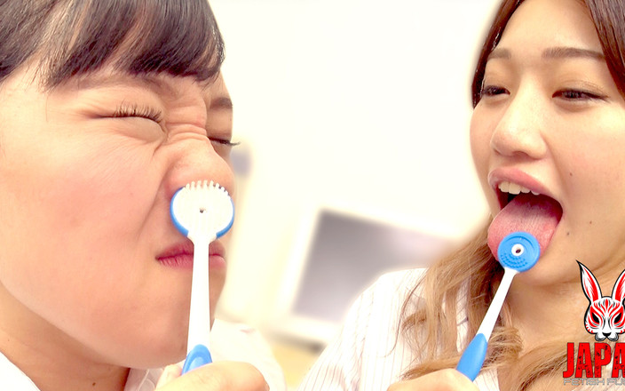 Japan Fetish Fusion: Japoneza Airu Hashino își bagă respirația și limba în nasul Seirei Hoshisaki