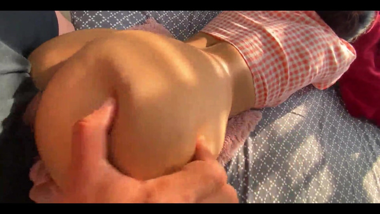 Tara rico: Sexy sousedka s dokonalým zadkem mě požádá, abych ji navštívil...