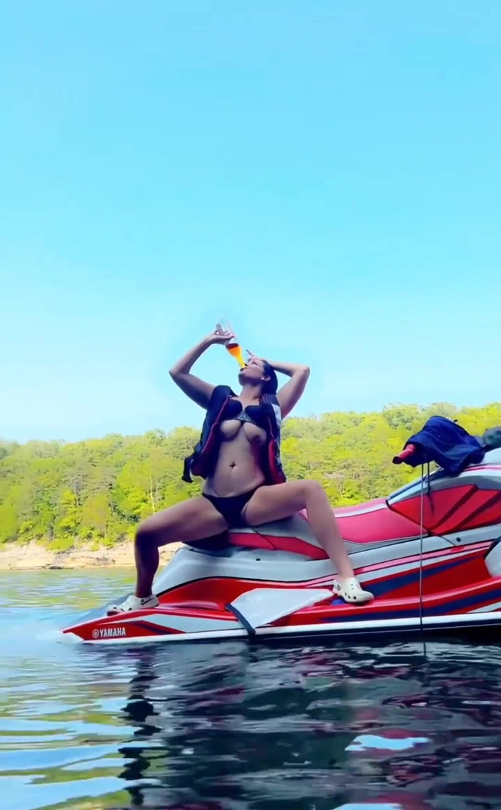 ItsMmmegan: Должен был отрезать начало от этого видео, чтобы сделать его соответствия, но вы получите картину