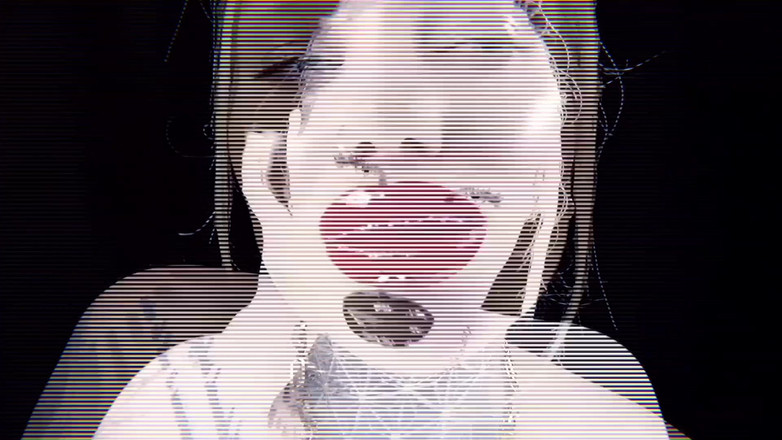 Goddess Misha Goldy: Obéissez à mes lèvres rouges ou souffrez