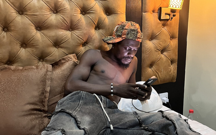 Creamyverseguy2: Даймонд має діамант між ніг