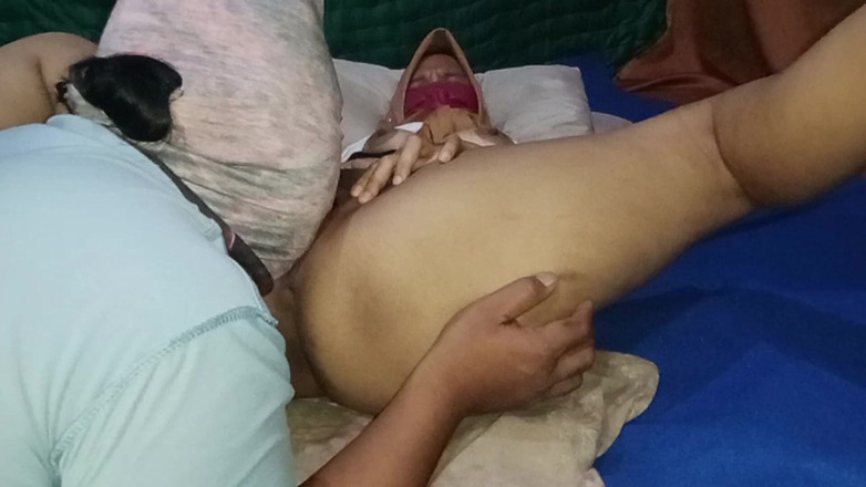 Babang endut: Indonésie moje macecha je kundička žádá o lízání a šukání část 2